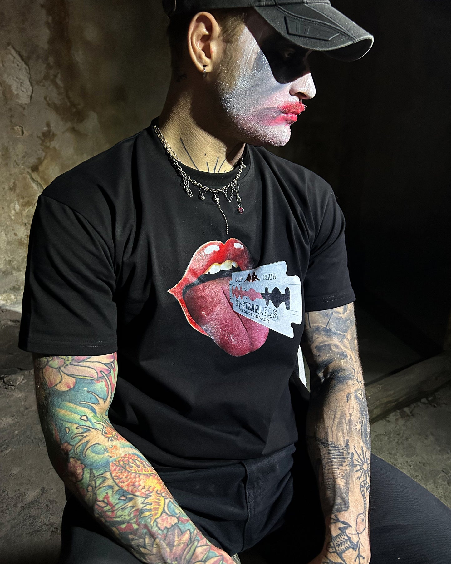 CLUB - "Kiss Cut Tee"